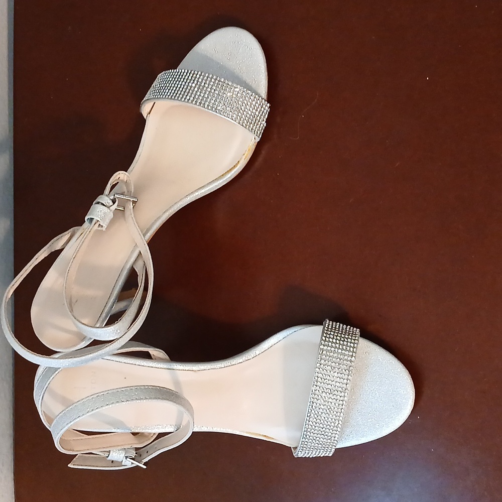 SZ 6.5 Halston Silver Party Sandal 3.5” Heel NWT